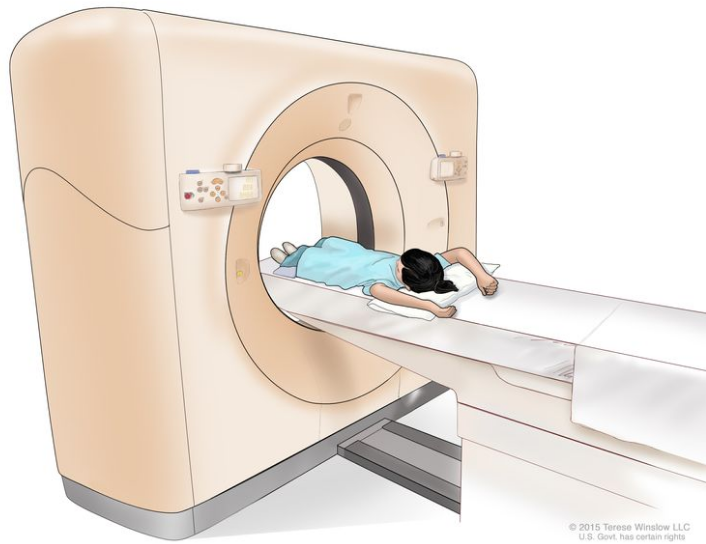 放大计算机断层扫描 (CT);图画显示一名儿童躺在一张桌子上,桌子滑过 CT 扫描仪,扫描仪会对其身体内部区域进行一系列详细的 X 射线照片。 放大计算机断层扫描 (CT);图画显示一名儿童躺在一张桌子上,桌子滑过 CT 扫描仪,扫描仪会对其身体内部区域进行一系列详细的 X 射线照片。